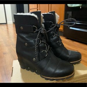 SOREL wedge lace up boots Sherpa lining